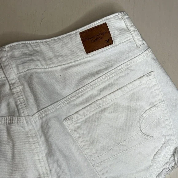 NWOT - American Eagle White Denim Shorts - Size 6 - Picture 5 of 5